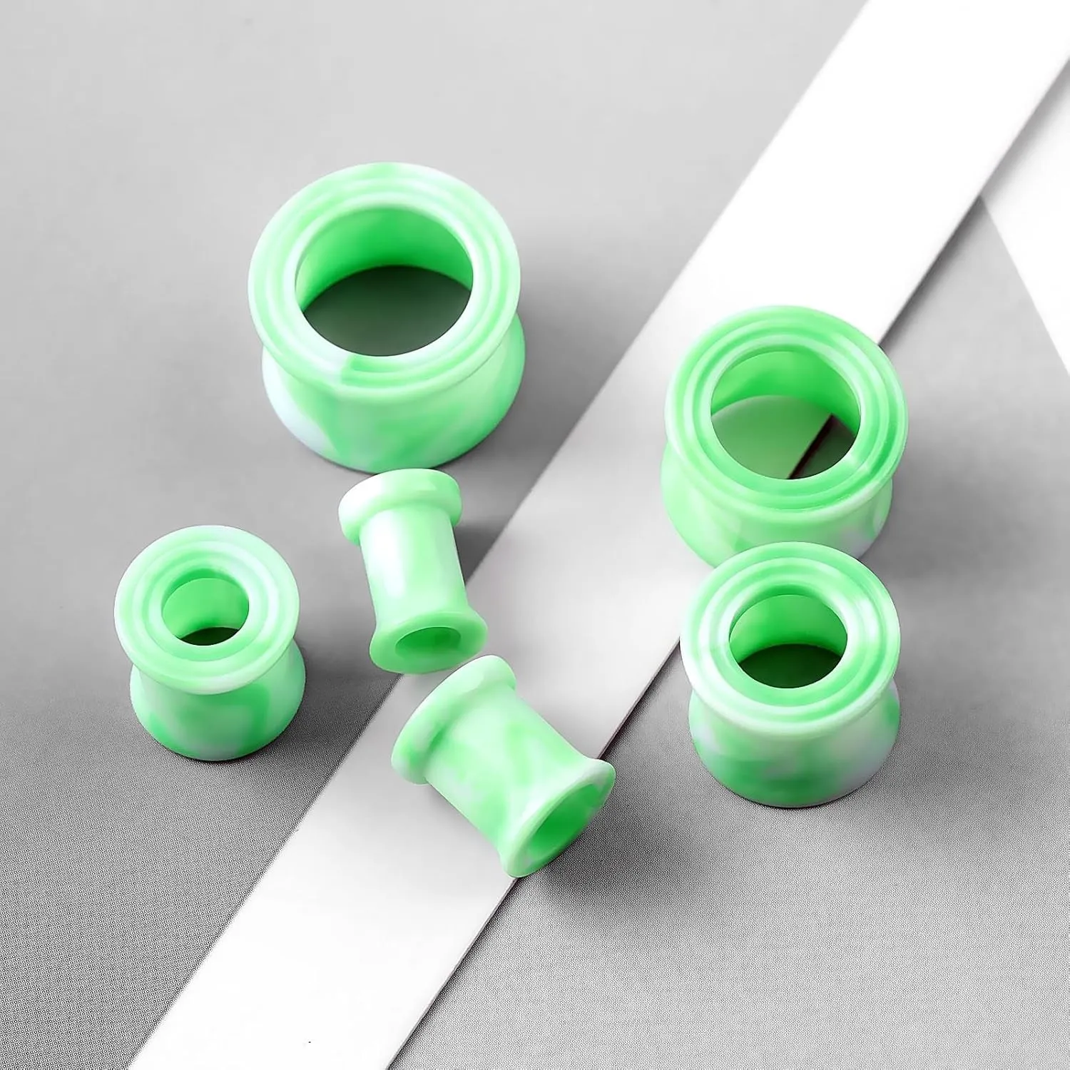2PCS Acrylic Ear Tunnels and Plugs with Beautiful Pattern Expander Stretcher Piercing Jewelry
