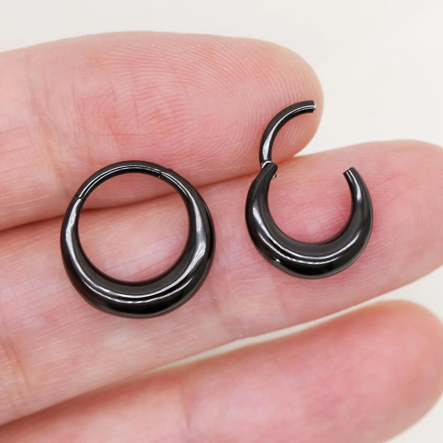 316L Stainless Steel Septum Rings Hoop for Women, 16G Stainless Steel Earrings Segment Nose Rings for Men, Cartilage Clicker Hoop for Helix, Rook, Daith, Tragus Earrings Hypoallergenic