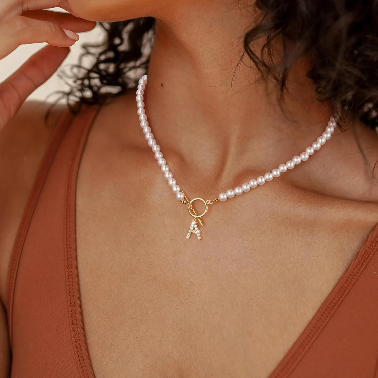 CAROVO Initial Toggle Pearl Necklace for Women Gold Chain Toggle Clasp Necklace for Women 14K Gold Plated Handmade CZ A-Z Letter Necklace Elizabeth Pendant Minimalist for Women