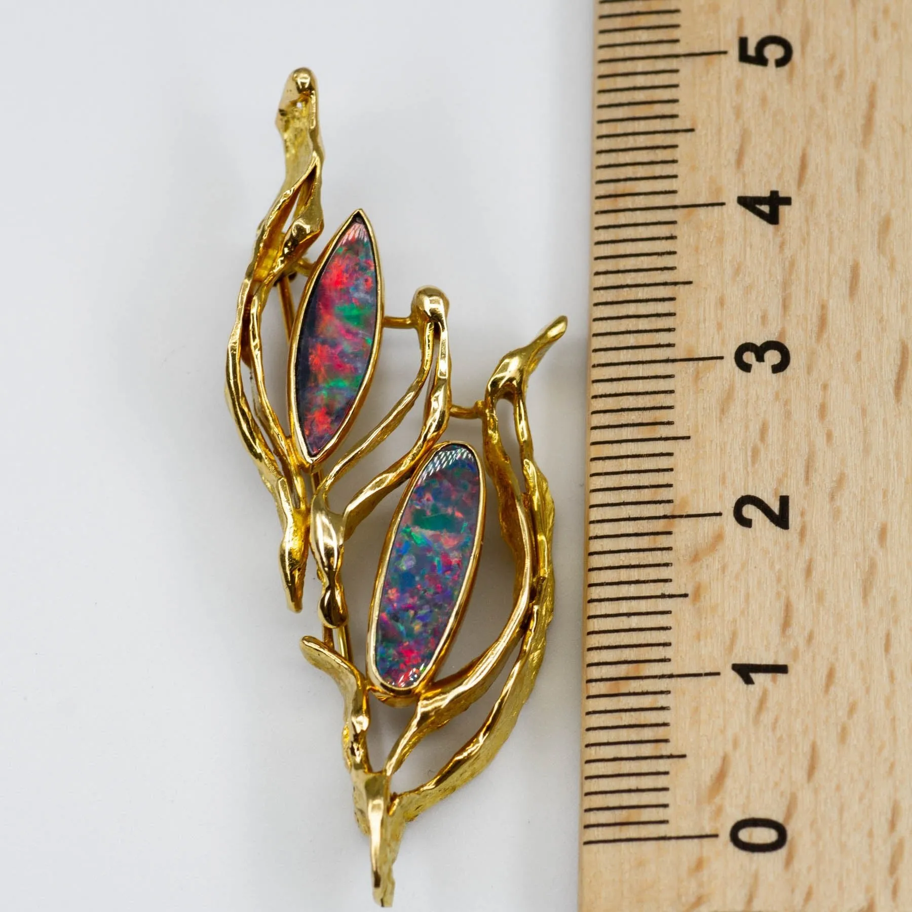 'Cavelti' Opal Doublet Cabochon 18K Brooch | 2ctw |