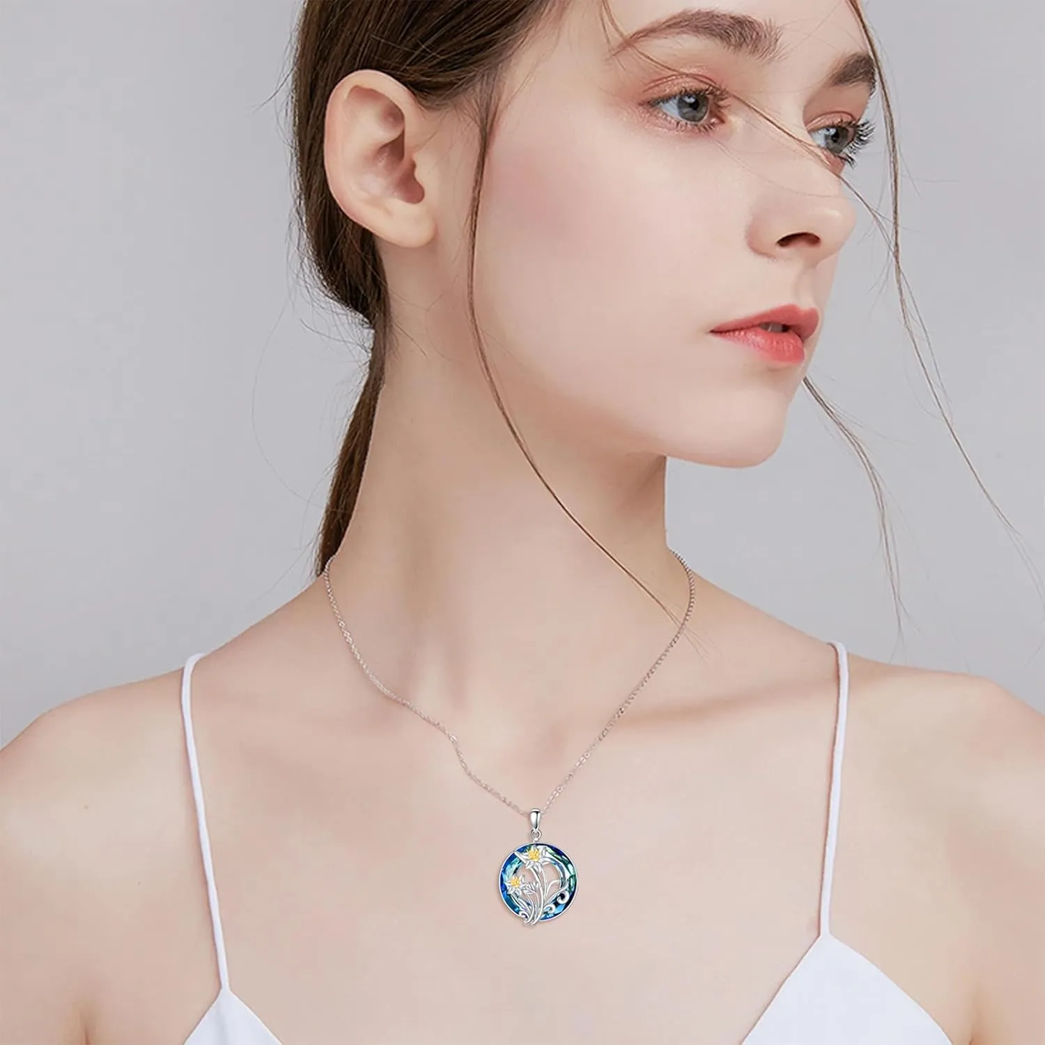 Circle Crystal Necklace Axolotl/Tiger/Turtle/Bear/Cat/Bunny/Bird/Hummingbird/Penguin/Frog/Hippo/Bee/Mushroom/Tree of Life/Lotus/Sunflower/Daffodil/Dog/Dolphin/Wolf Pendant Necklace Animal Jewelry Gifts For Women