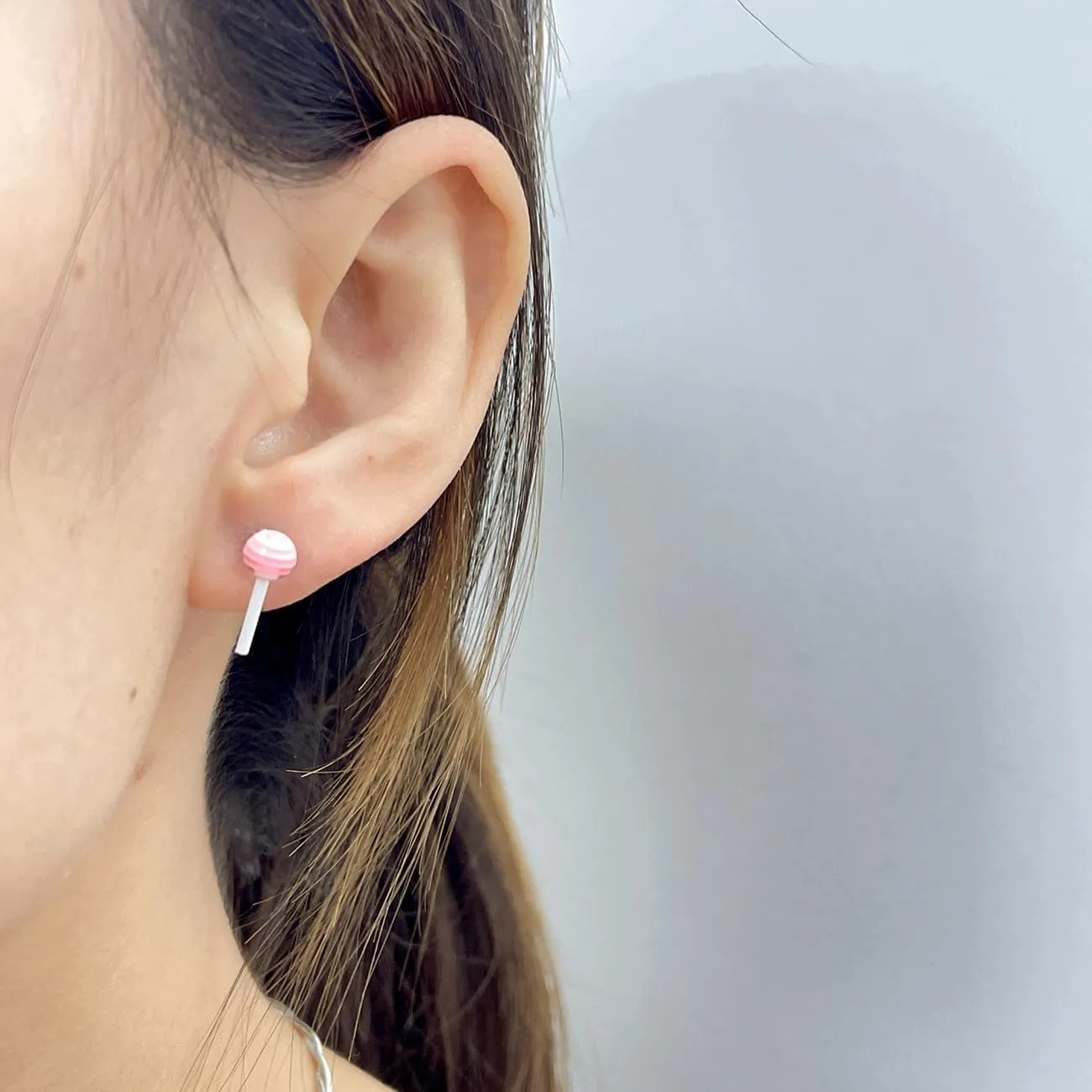 Cute Lollipop Cartilage Stud Earrings for Women Girls Stainless Steel Acrylic Candy Screw Back Tiny Ball Tragus Helix Studs Earring Fashion Birthday Christmas Jewelry Gifts 18G
