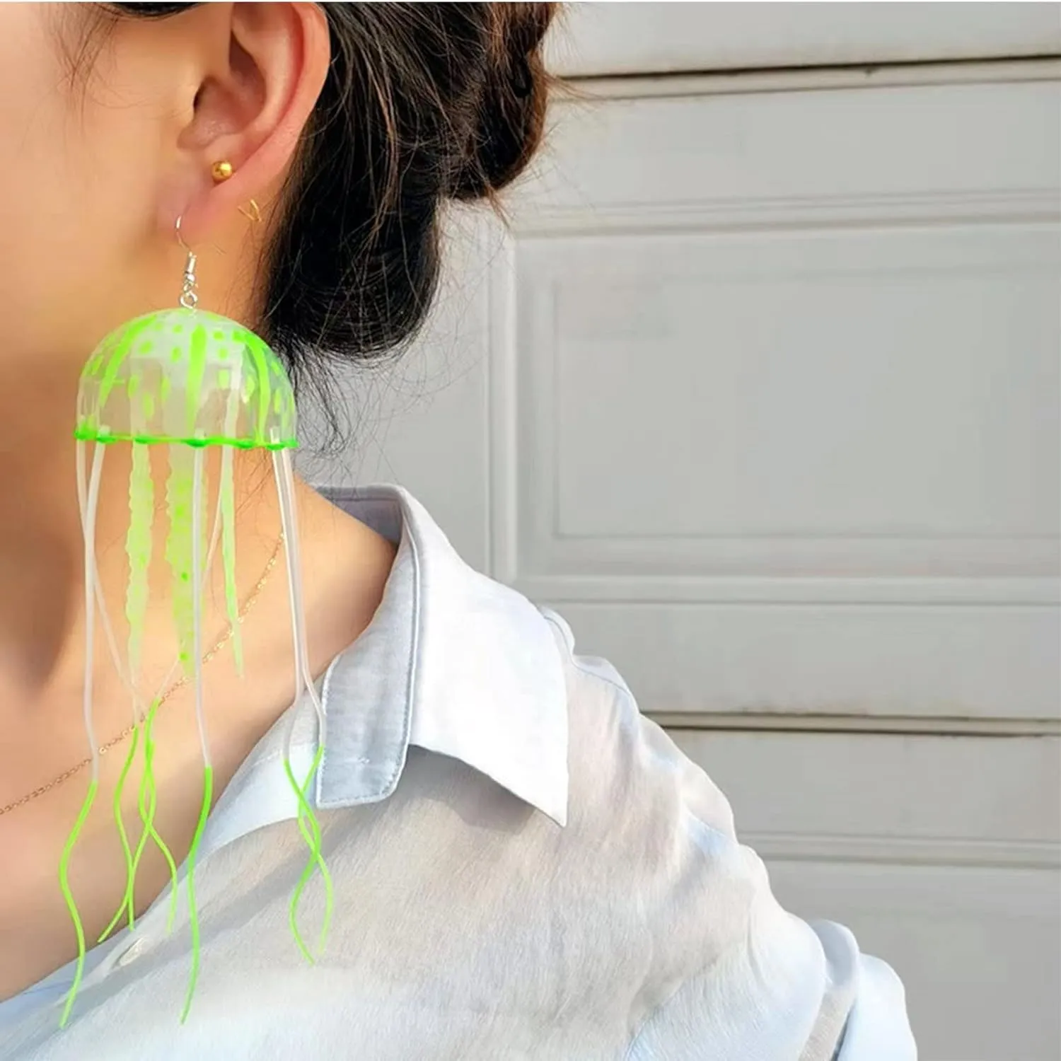 Exaggerate Glow Jellyfish Dangle Drop Weird Earrings Light up Glow in the Dark Party Decoration Vacation Music Festival Club Creative Funny Jewelry for Women