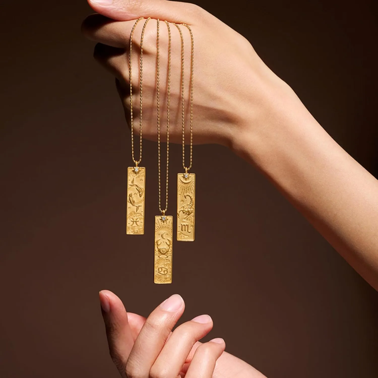 Gold Zodiac Sign Tarot Card Necklace for Women Men Vintage Totem Pole Charm 12 Constellation Pendant Necklaces Trendy Astrology Horoscope Unisex Jewelry Birthday Gift