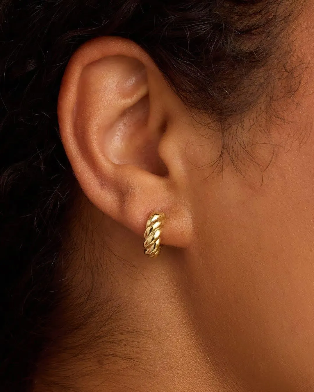 gorjana - Crew Helium Huggies - 18k Gold or Silver - Daily Earring Wear - Unique Rope Texture - Lightweight Helium Design - Secure Hinge Closure