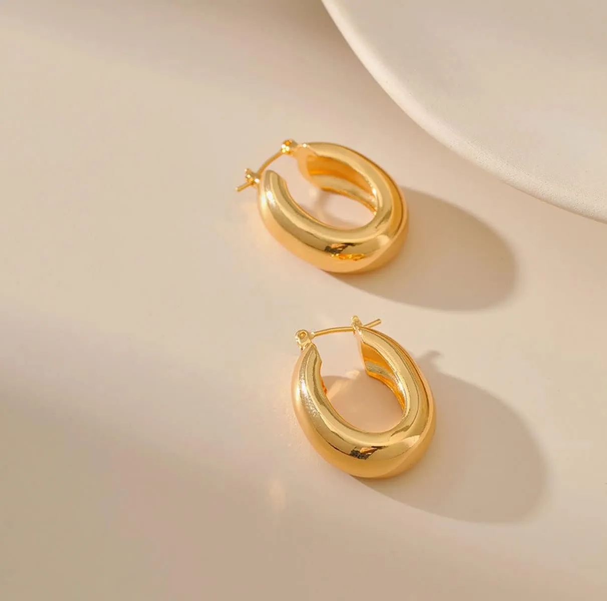 HEYu Chunky Gold Hoop Earrings - 18K Plated, Lightweight, Hypoallergenic Hoops - Minimalist Women's Jewelry - Birthday &