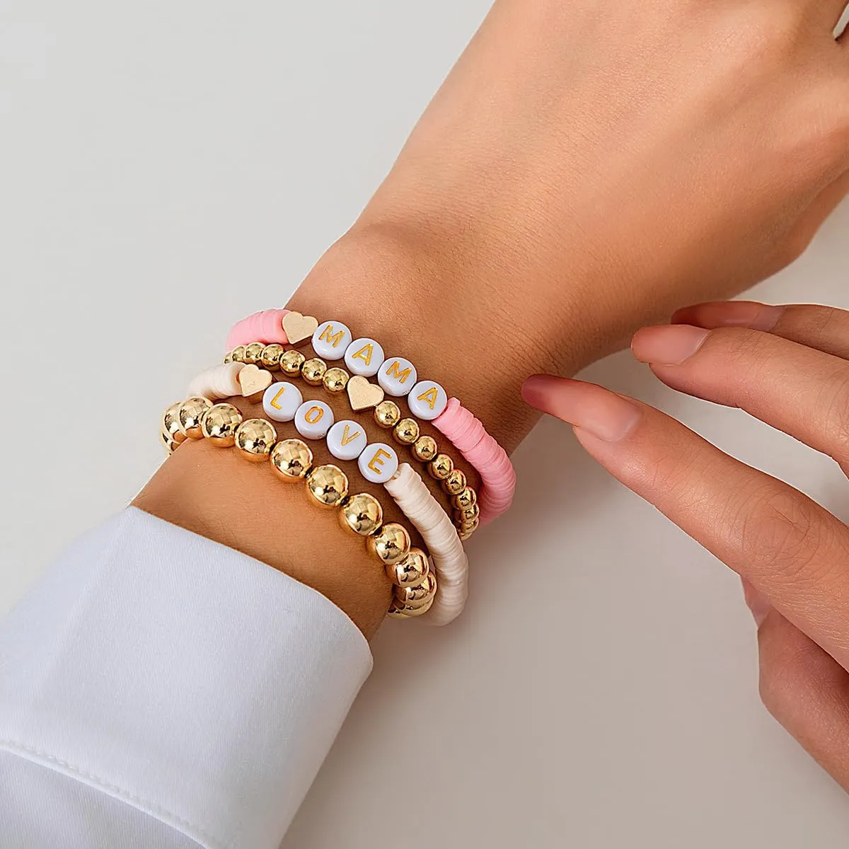 Holiday Heishi Surfer Bracelet Set for Women Mother's Day Beaded Stretch Bracelet Y2k Mama Love Heart Colorful Clay Stackable Charm Bracelets Festive Jewelry Gifts