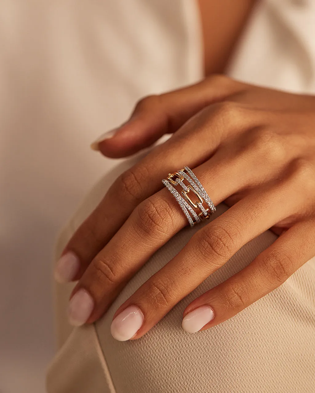 Interlinked Diamond Paperclip Band