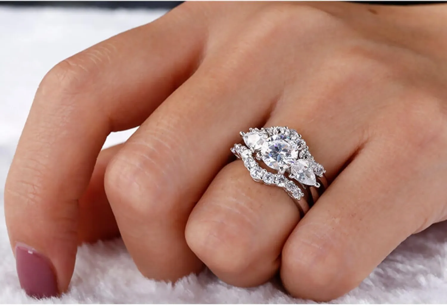 Jeulia Three Stone Round Cut Sterling Silver Ring Set for Wife Anniversary Girlfriend Birthday Gift with Beautiful Jewelry Box
