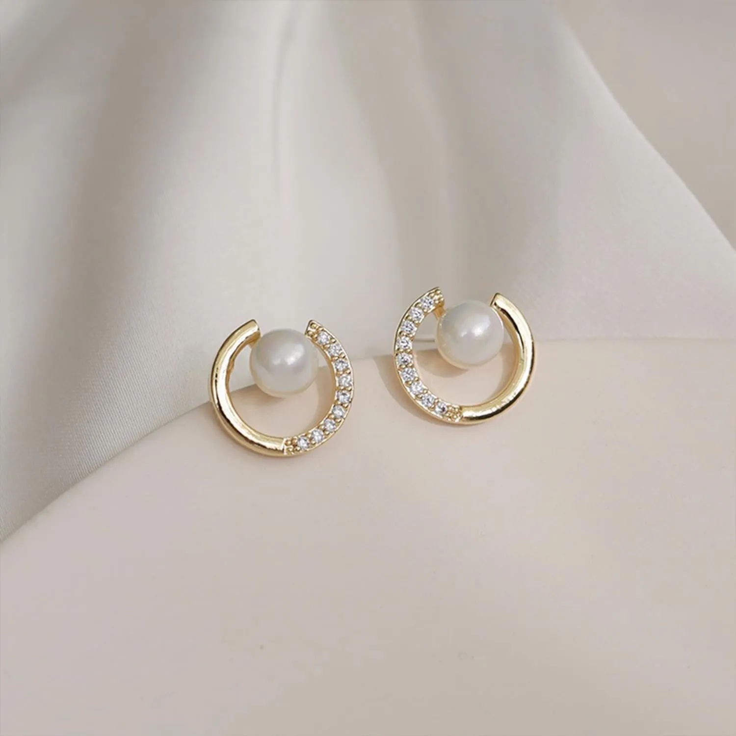 Pearl Small Hoop Earrings Trendy 14K Gold Plated Twisted Small Pearl Crystal Hoop Studs Earring Natural Fresh-water Drop-shaped Pearl Earrings Dainty Earrings Jewelry Gifts for Women Girls