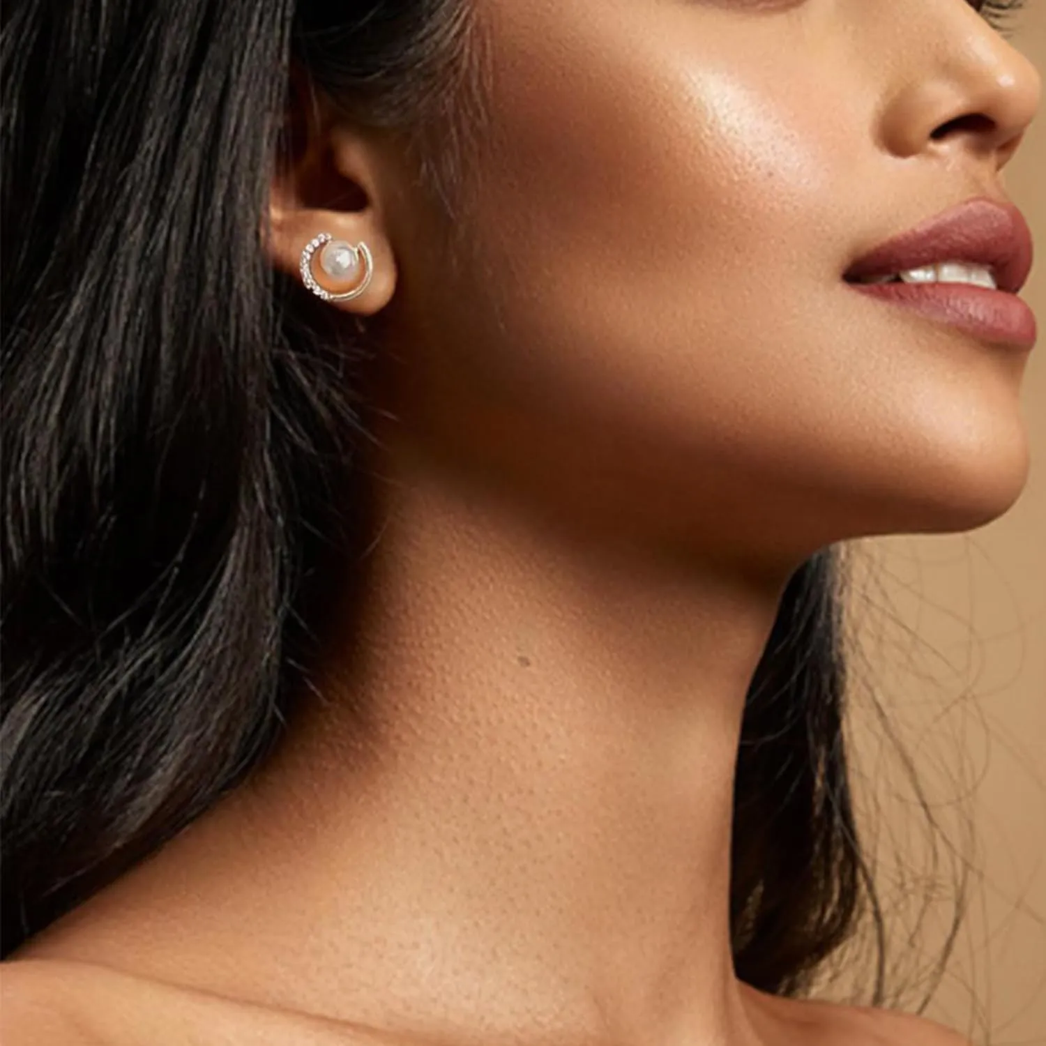 Pearl Small Hoop Earrings Trendy 14K Gold Plated Twisted Small Pearl Crystal Hoop Studs Earring Natural Fresh-water Drop-shaped Pearl Earrings Dainty Earrings Jewelry Gifts for Women Girls