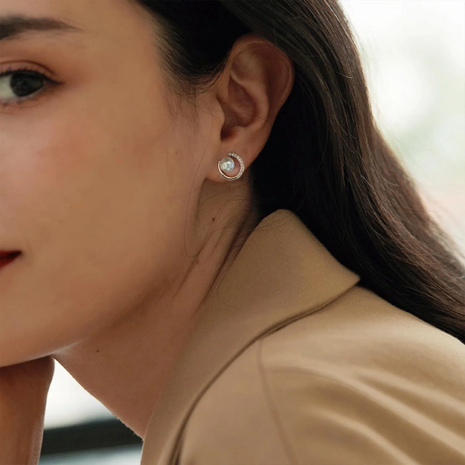 Pearl Small Hoop Earrings Trendy 14K Gold Plated Twisted Small Pearl Crystal Hoop Studs Earring Natural Fresh-water Drop-shaped Pearl Earrings Dainty Earrings Jewelry Gifts for Women Girls