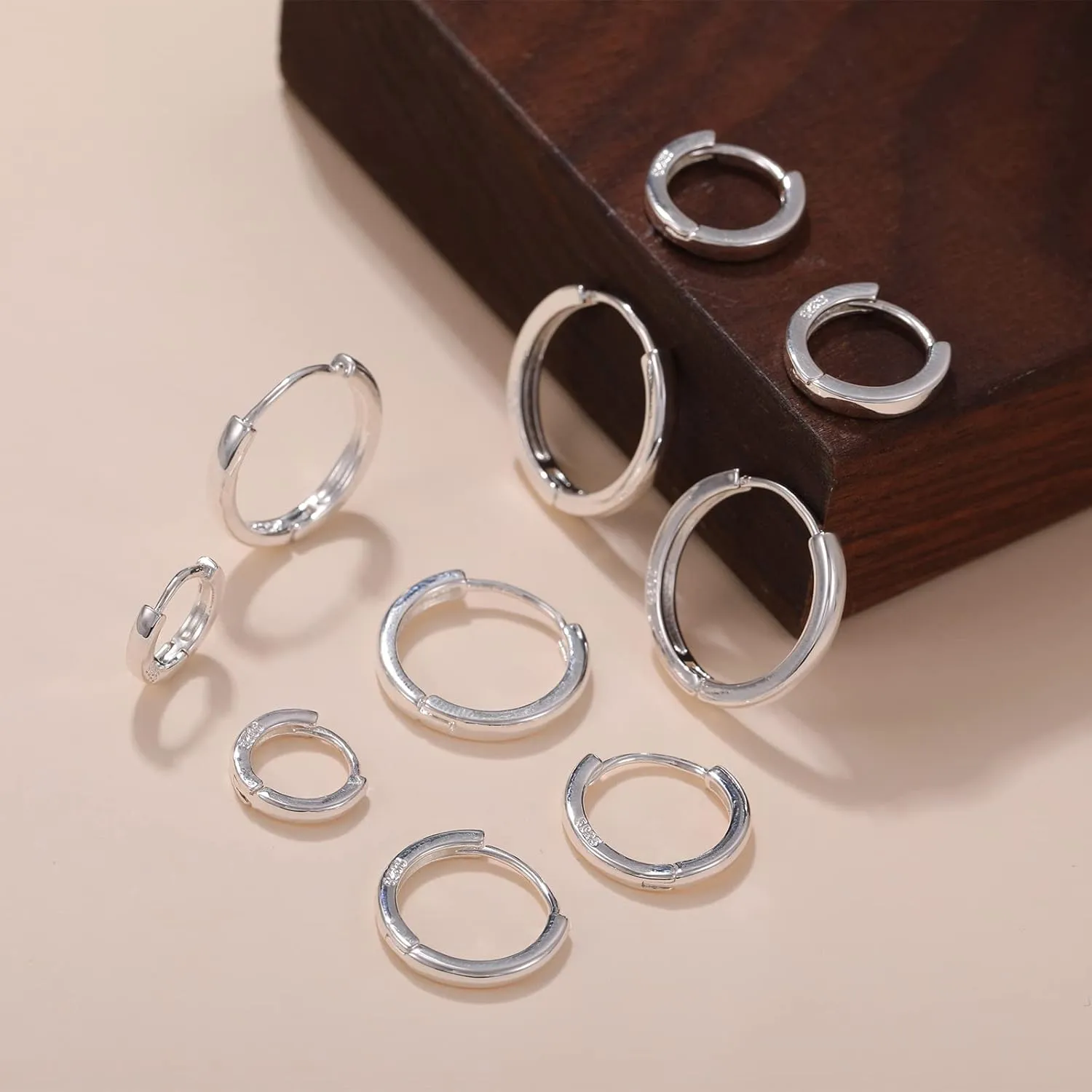 Senteria 925 Sterling Silver Plated Hoop Earring 5 Pairs Small Silver Hoop Earrings Hypoallergenic Silver Hoop Earring for Women Cartilage Sleepers Huggie Earrings Sets 8/10/12/14/16mm