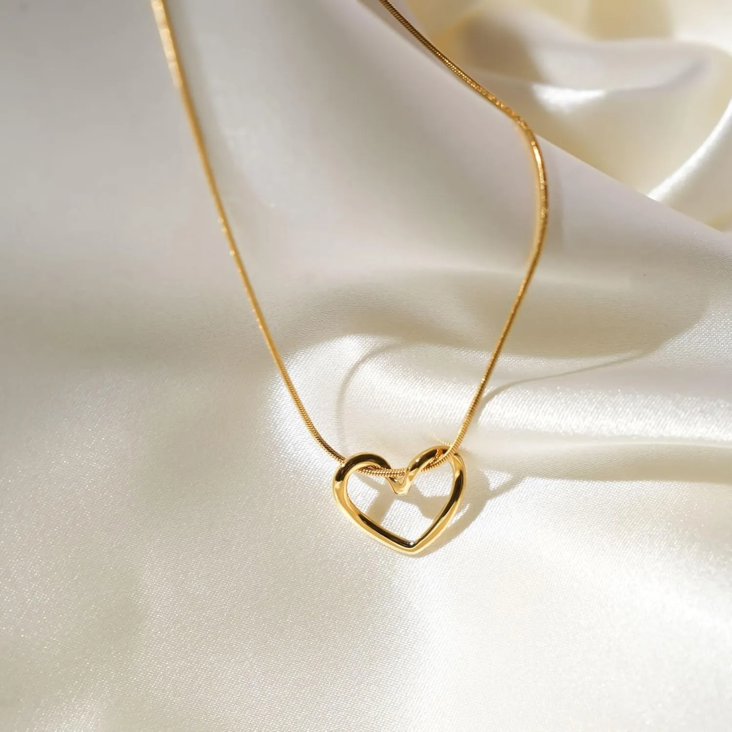 Single Heart Necklace for Women 14k Gold Plated Heart Necklace Simple Heart Necklace as Unique Gifts for Women, Adjustable Length Gold Necklace For Women