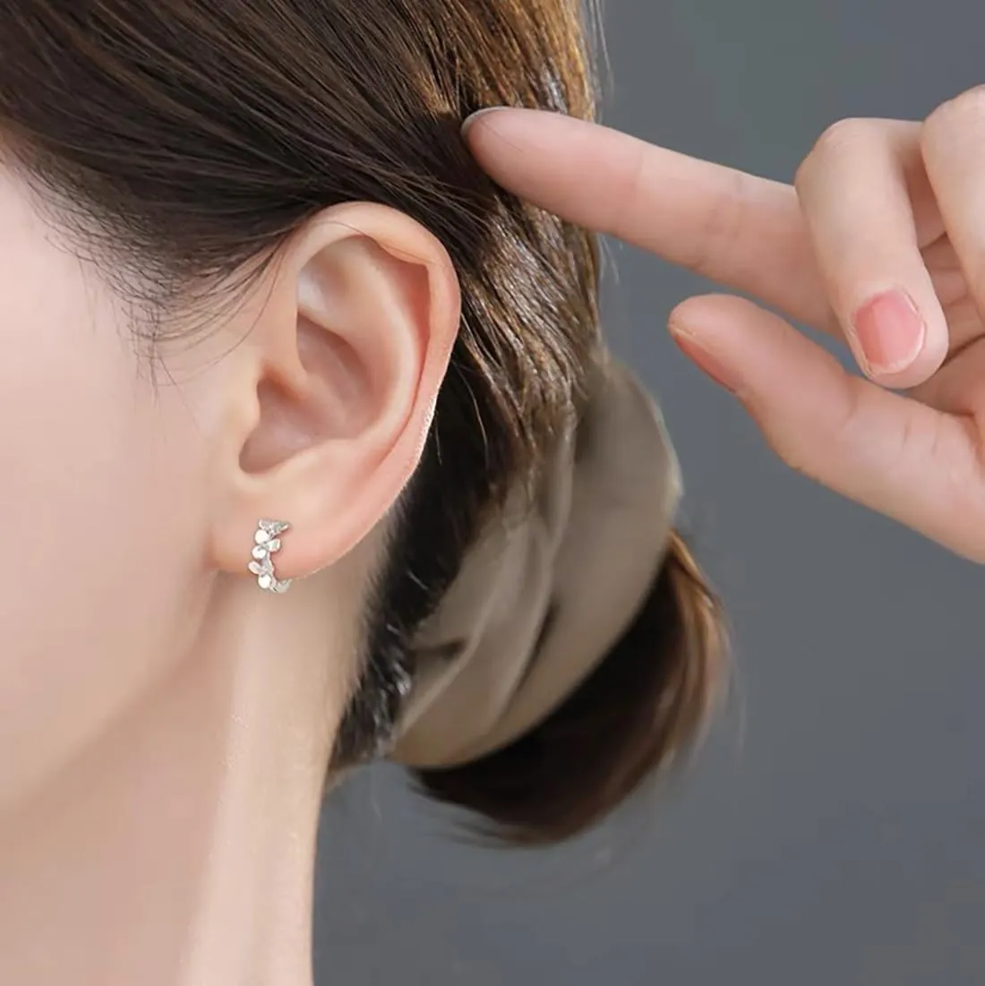 SLUYNZ Sterling Silver Flower Small Hoop Earrings for Women Teens Flower Hoop Earrings Huggie