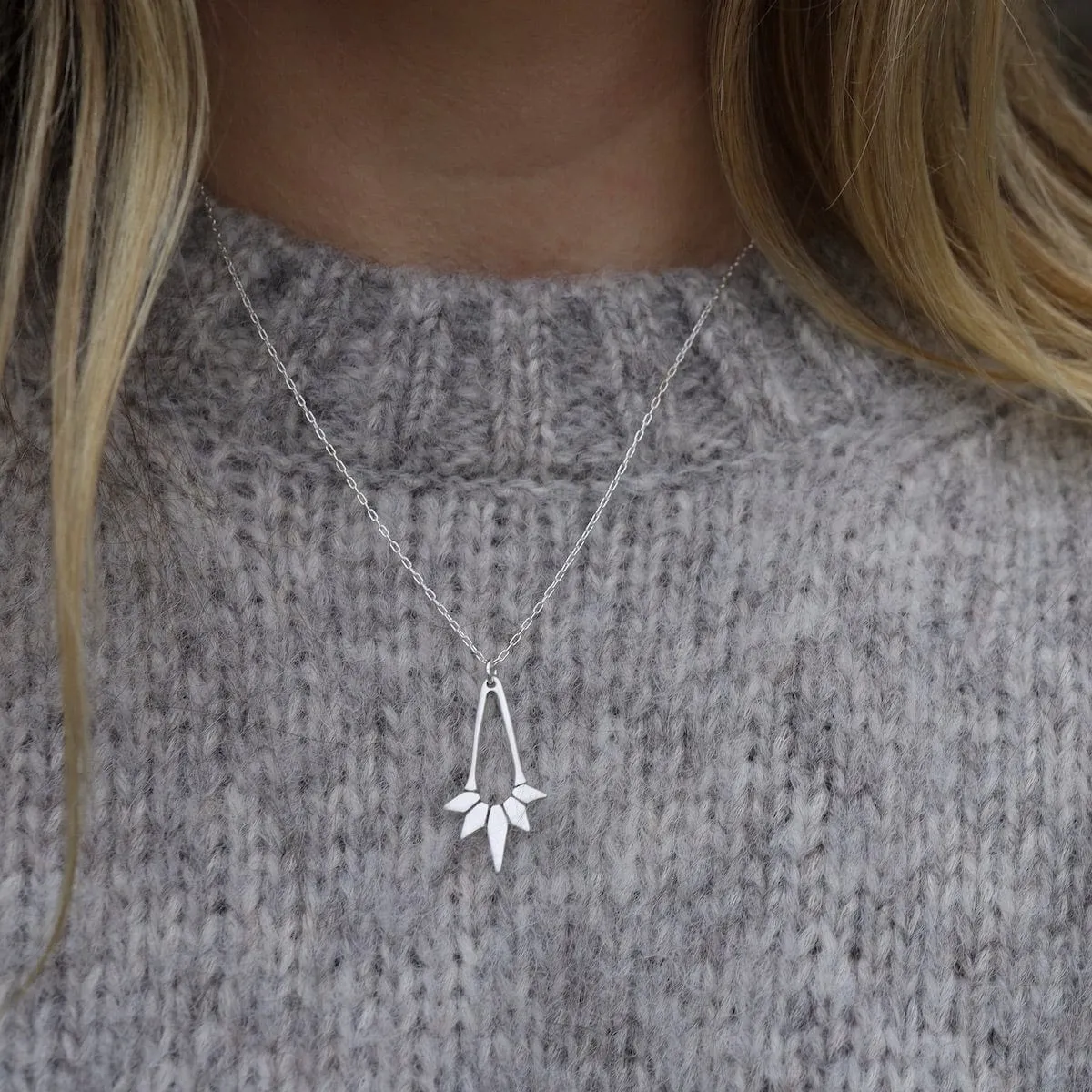 Vela Necklace Silver